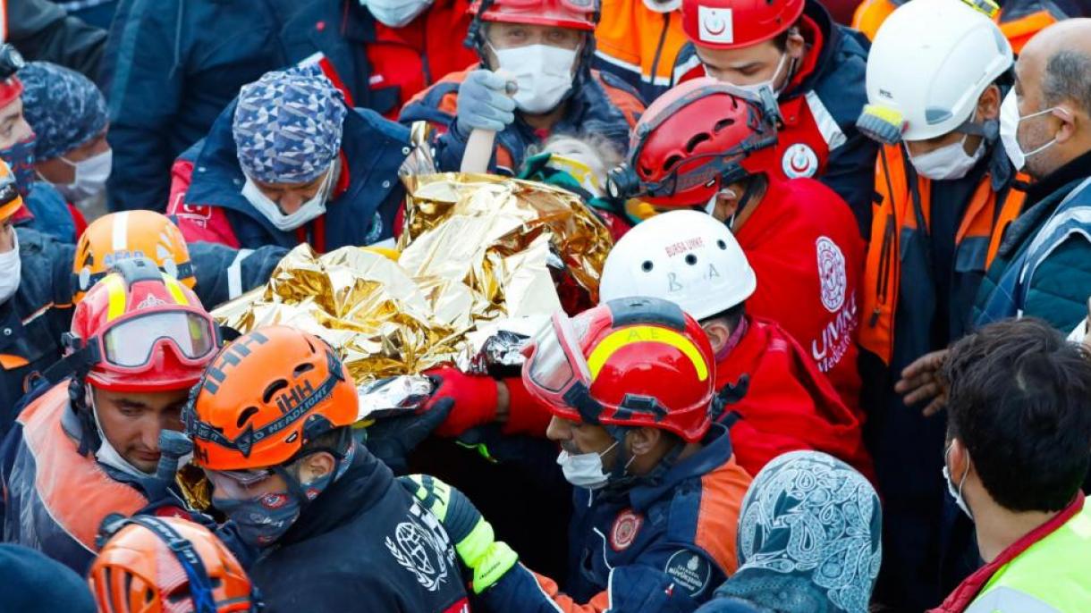 نجات دختر خردسال از زیر آوار پس از ۶۵ ساعت در ازمیر