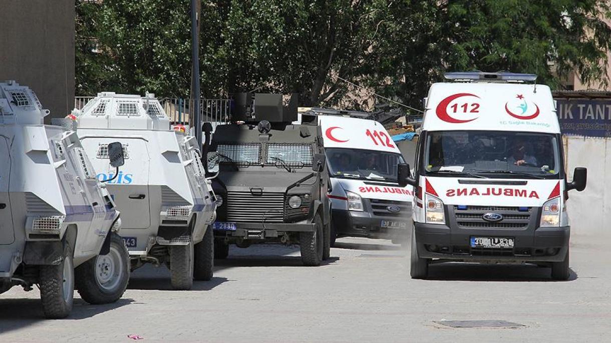 土耳其哈卡里警察局前发生汽车炸弹袭击 10名士兵牺牲