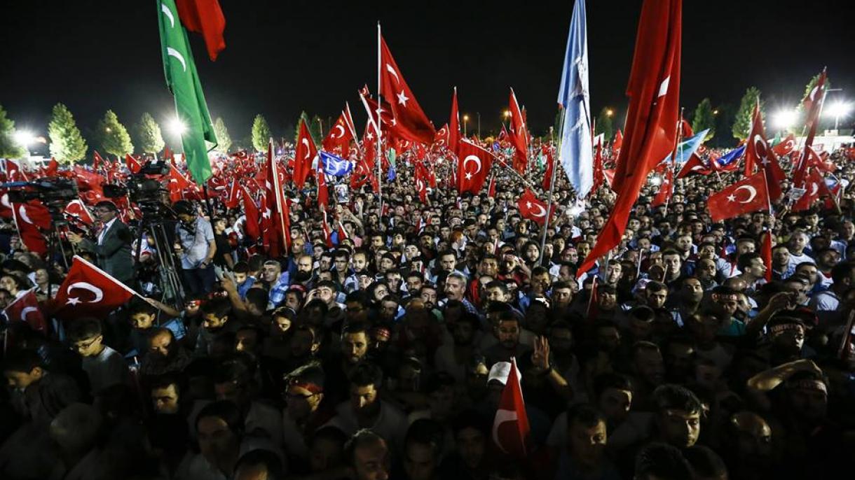Toda Turquía sigue su vigilancia por la democracia en el quinto aniversario de la intentona golpista