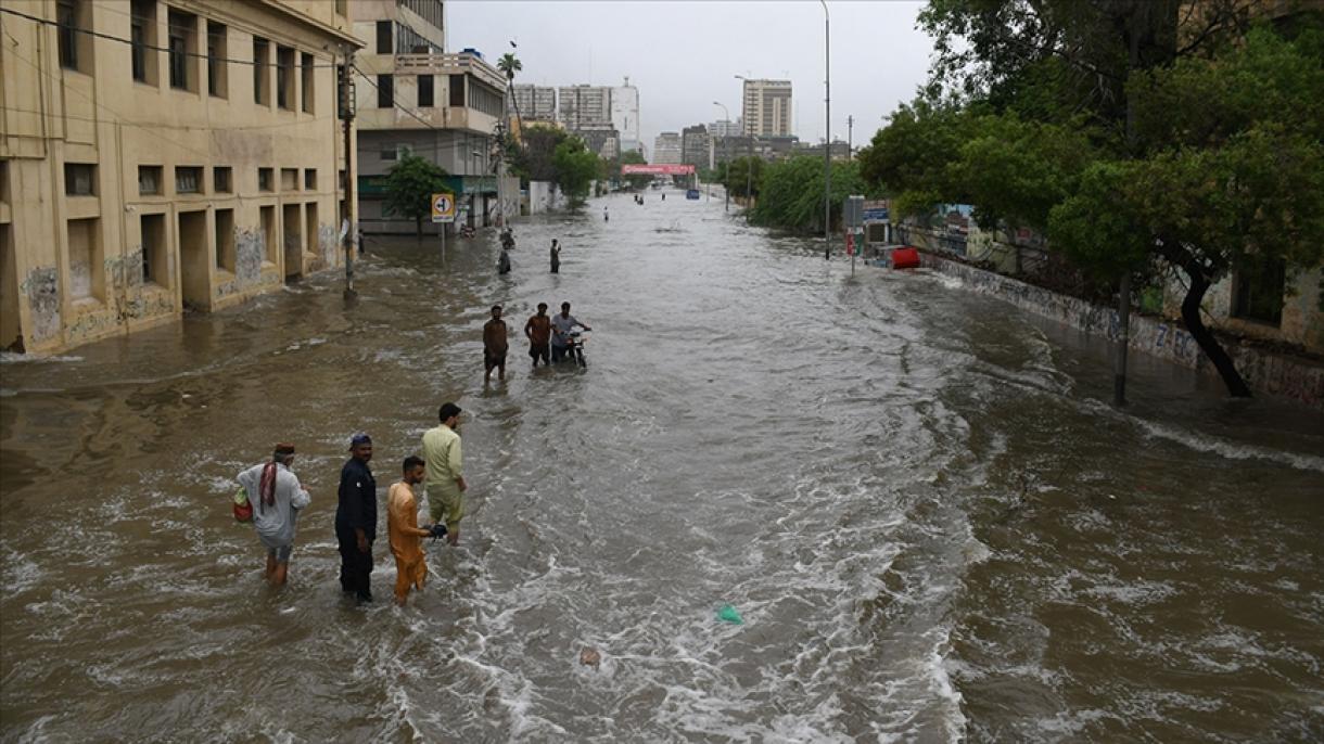 巴基斯坦暴雨成灾15人死亡