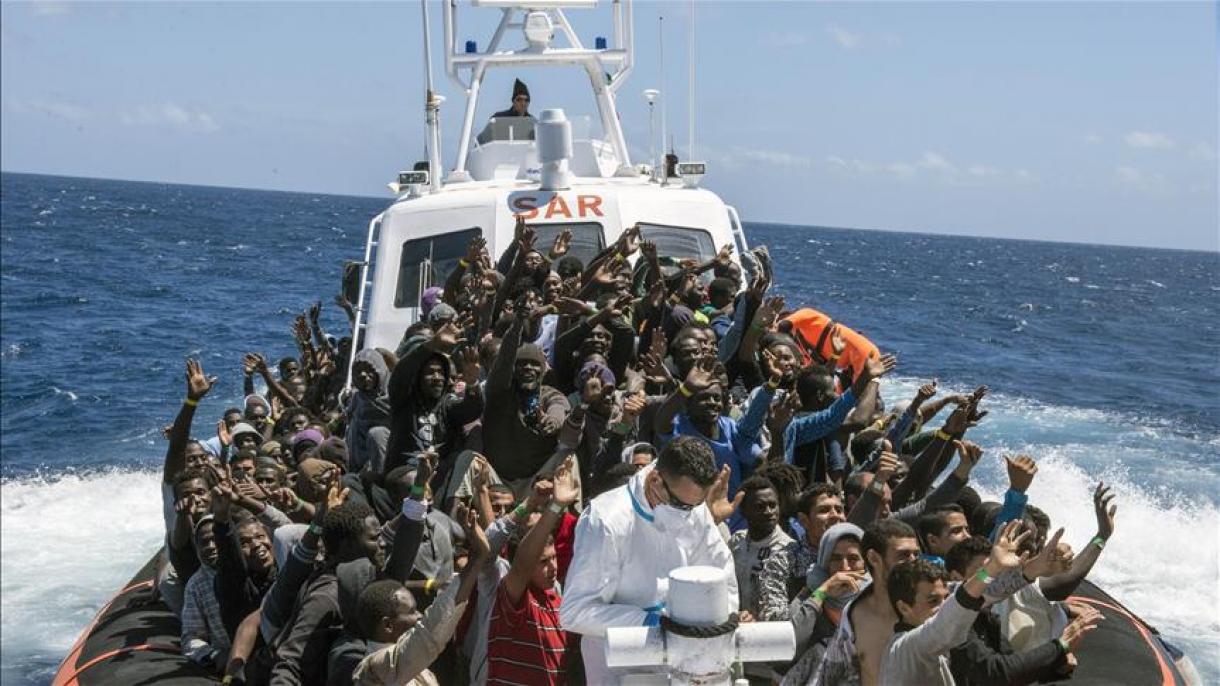 E' cominciato lo sbarco dei 67 migranti da nave Diciotti