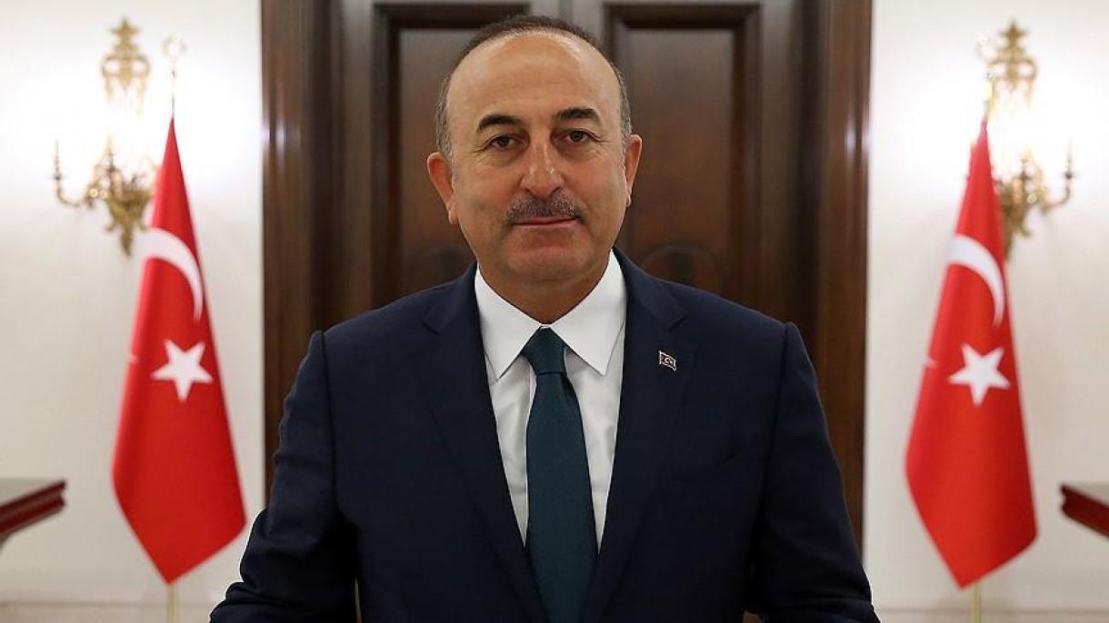 O ministro das Relações Exteriores turco Çavuşoğlu, traslada-se para o Iraque