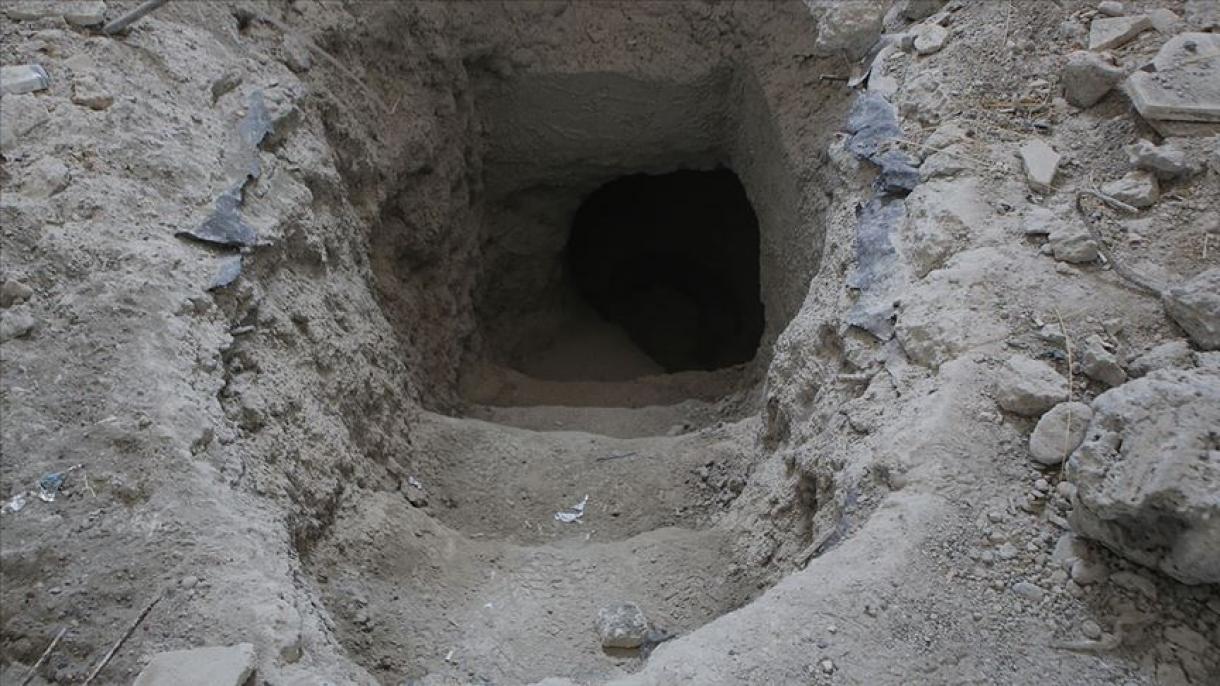 Terroristas del YPG/PKK continúan excavando túneles en la frontera turco-siria