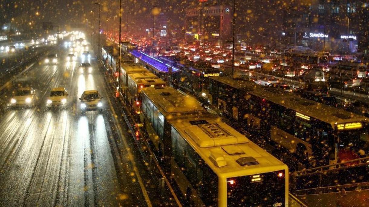 Condições climáticas extremas atingem Istambul