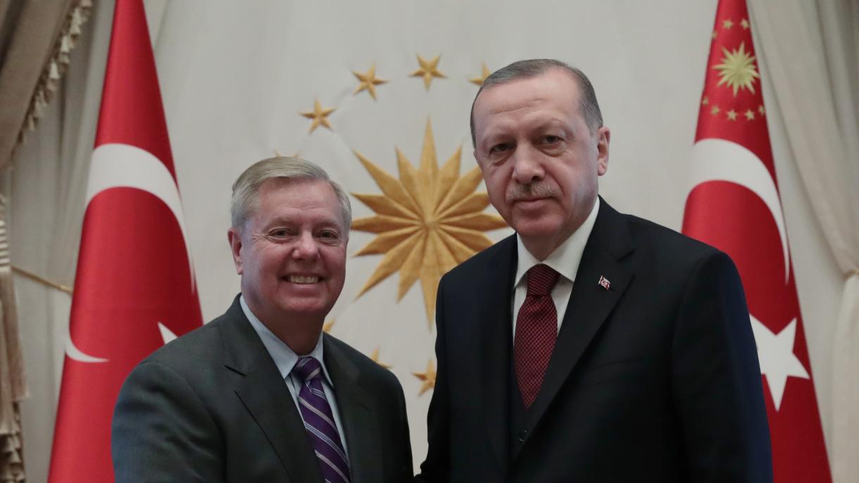 Senador estadounidense fue recibido por el presidente Erdogan en Ankara