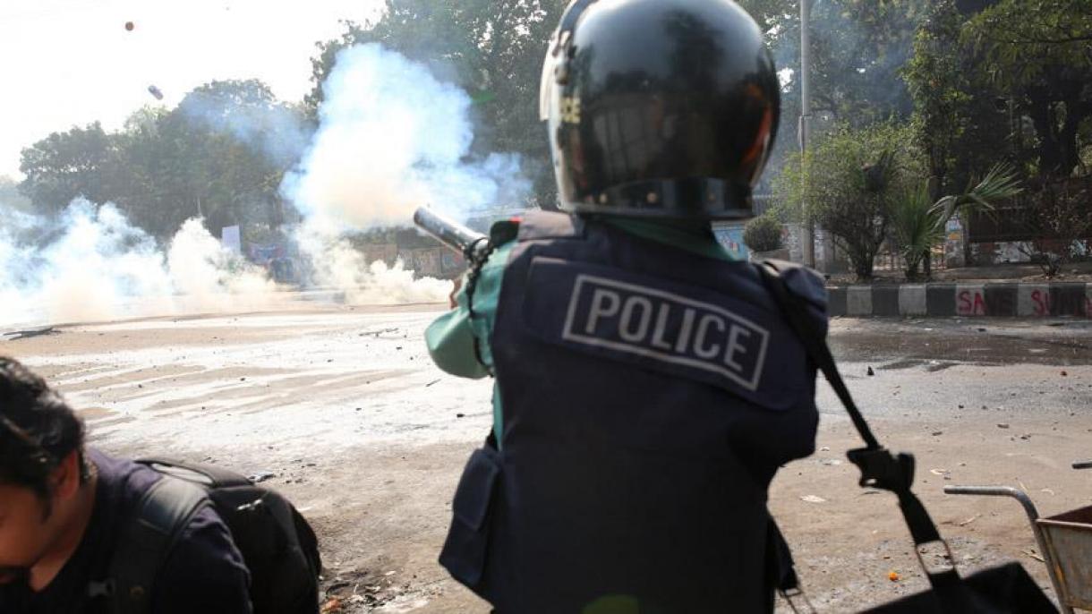 بنگلہ دیش: پولیس کی طرف سے مظاہرین کے خلاف آنسو گیس اور ڈنڈوں کا استعمال