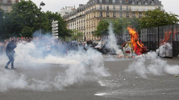 فرانس:  ہڑتالوں کے باعث تیل کی فراہمی بند،متعدد پٹرول پمپوں پر تالے پڑ گئے