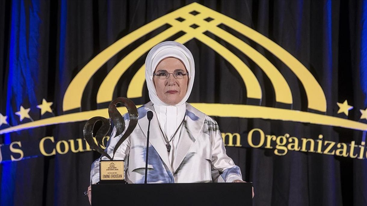 Emine Erdogan "Halkara üstünlik we jemgyýetçilik goşandy" atly baýrak bilen sylaglandyryldy