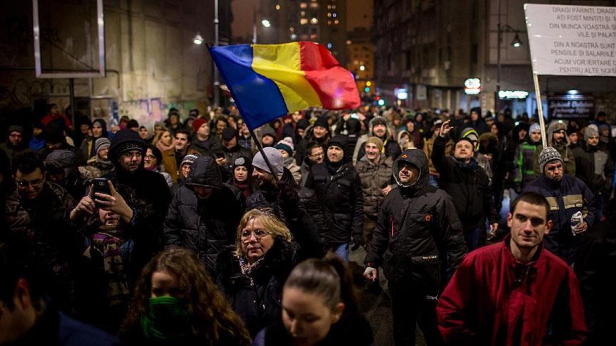 Ismét tüntettek Romániában a kormány közkegyelmi kezdeményezése ellen