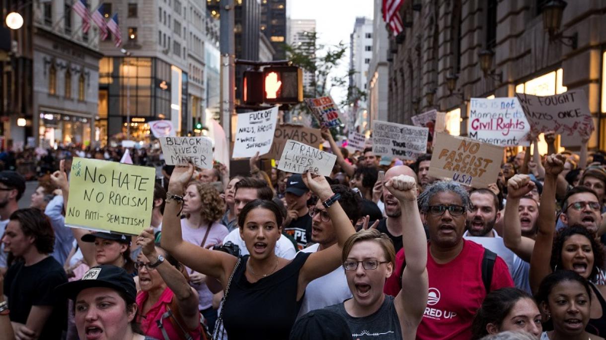 Διαδηλωτές «υποδέχτηκαν» τον Τραμπ στη Νέα Υόρκη