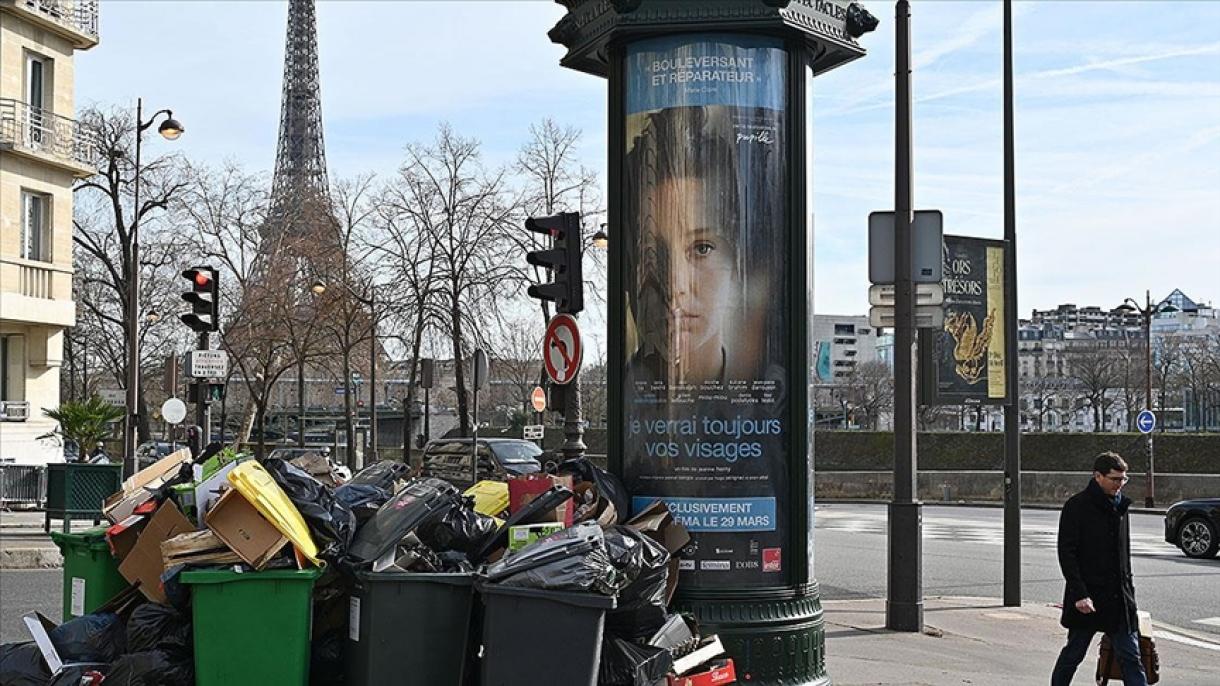 巴黎清洁工被强制要求清理垃圾