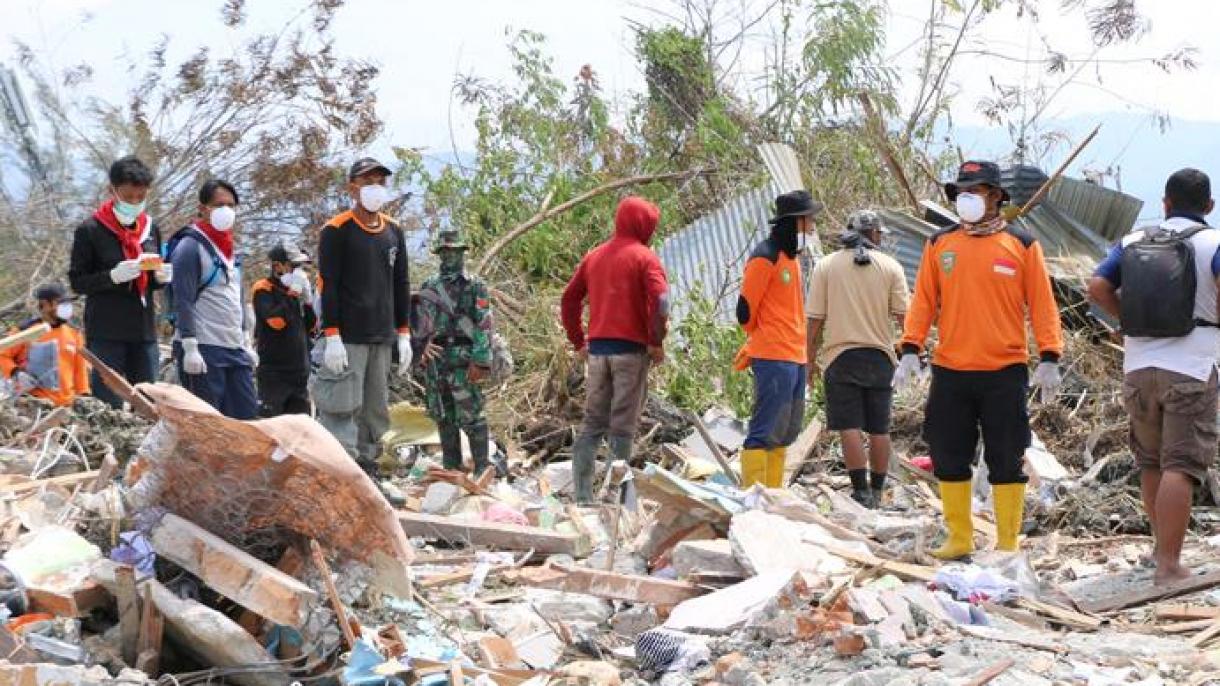 Todavía hay miles de personas bajo los escombros en la Isla de Célebes