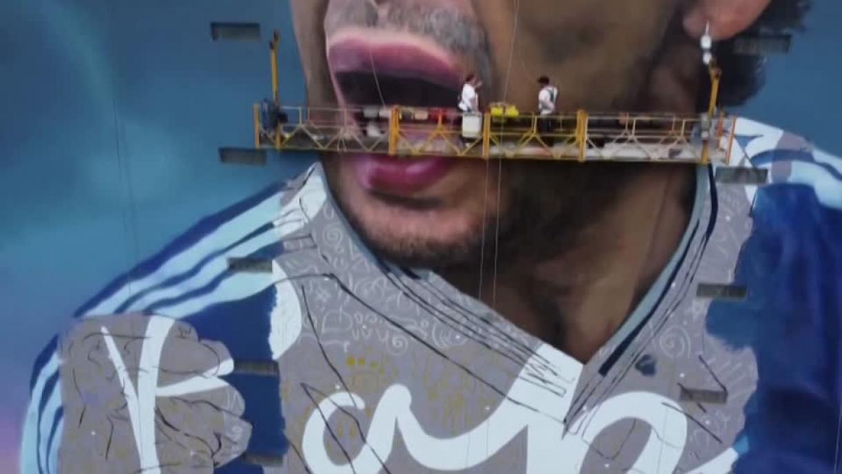 Un artista argentino hizo una pintura mural de Maradona en Buenos Aires