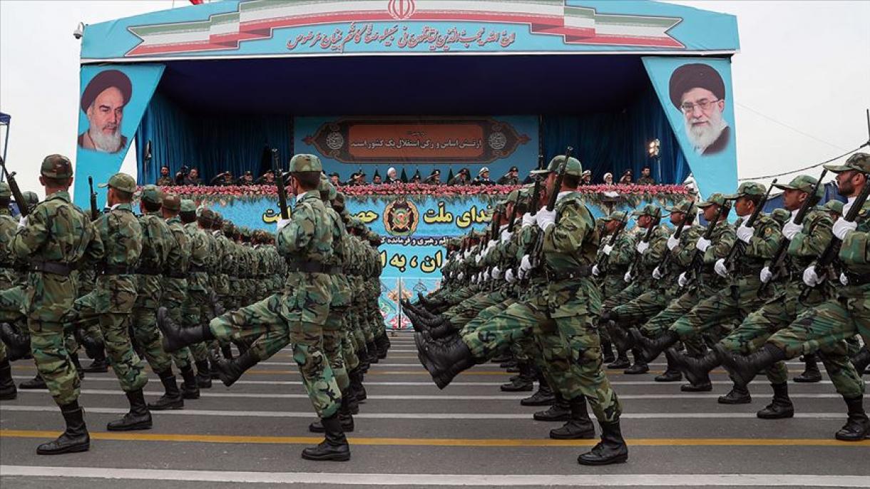 نیروهای مسلح ایران، به مناسبت روز ارتش در کشور، نمایش قدرت داد