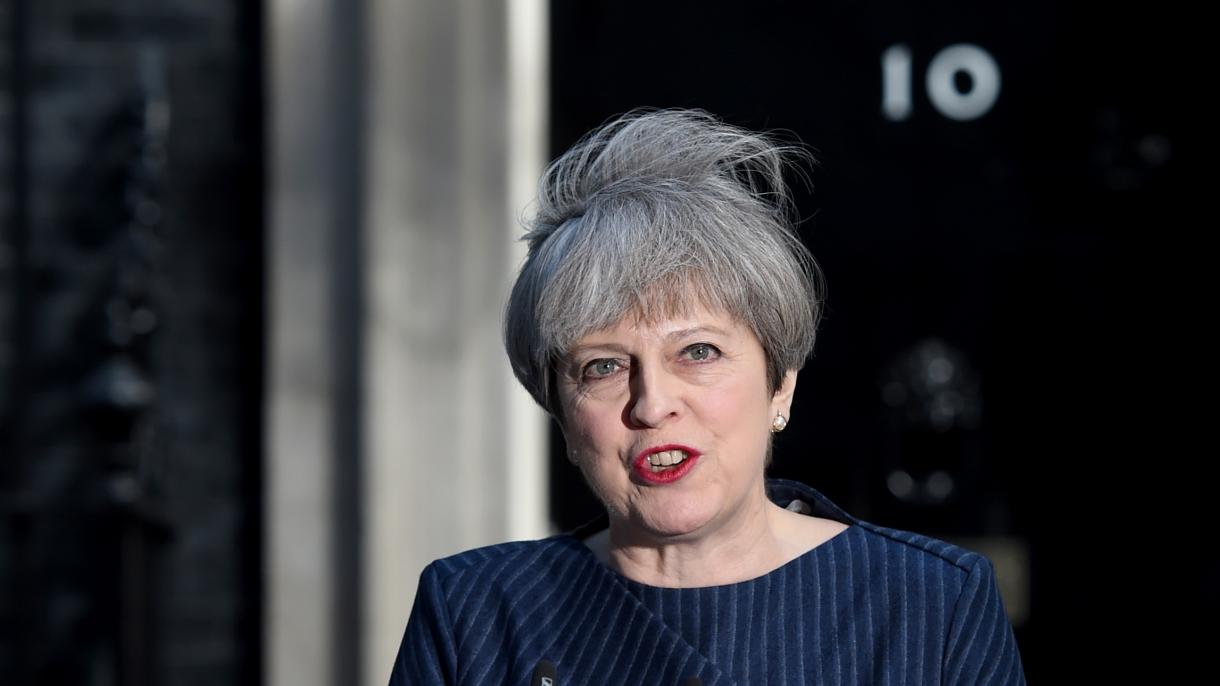 Reino Unido: Theresa May revela planos do Partido Conservador