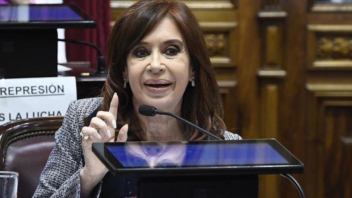 Cristina de Kirchner llama a tribunal que la juzga "pelotón de fusilamiento"