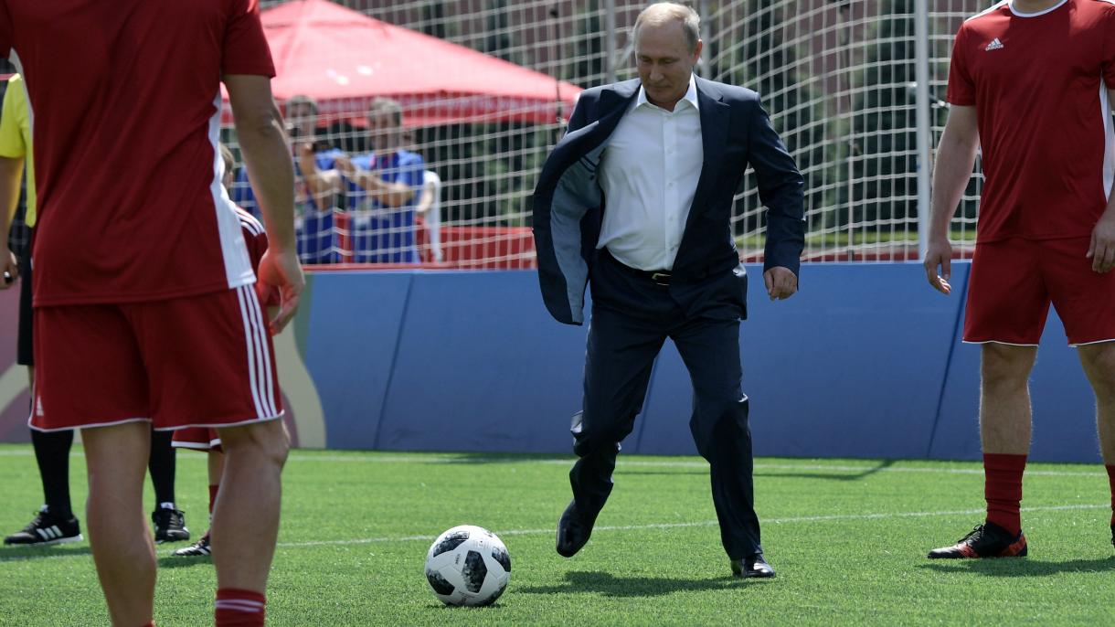 Prezident V.Putin futbol oynadı