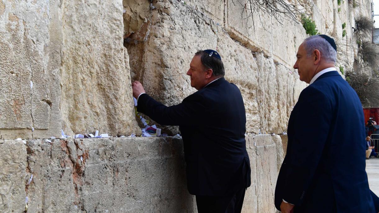 Помпео посети Стената на Плача в Ерусалим...