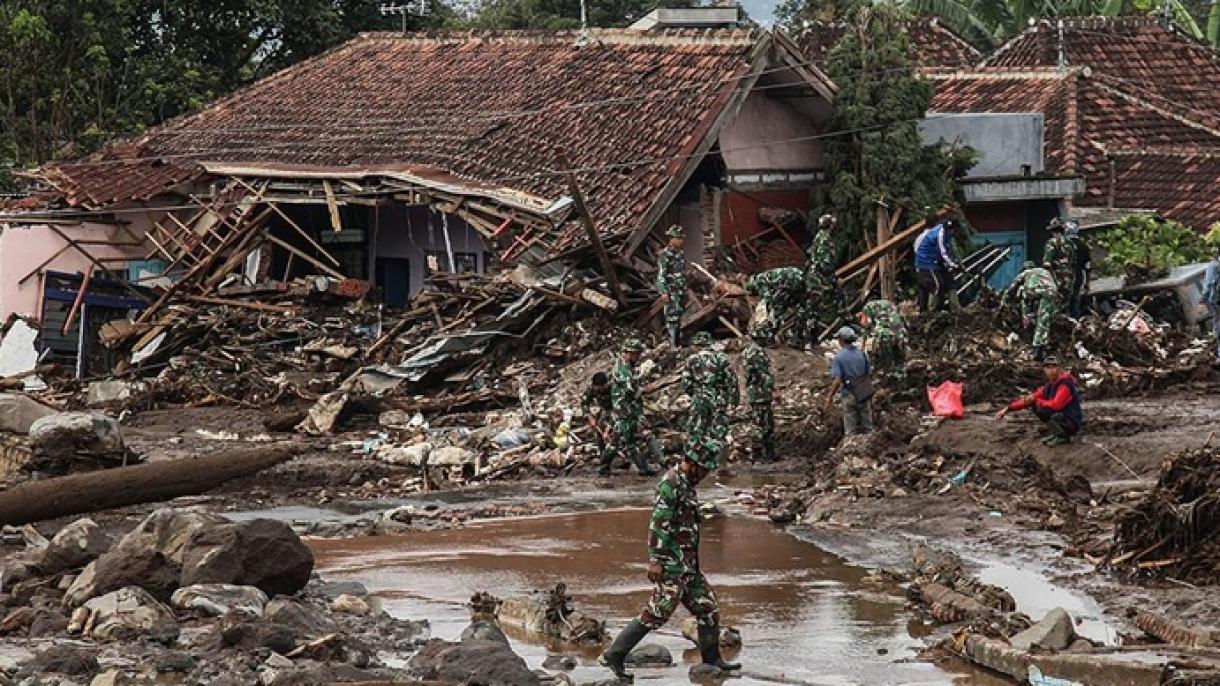 Al menos cinco muertes en inundaciones en Indonesia