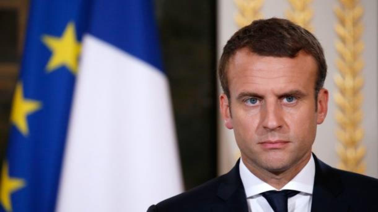Macron invita al papa Francisco a Francia