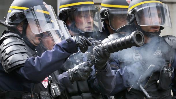 fransa'daki polisi şiddeti.jpg