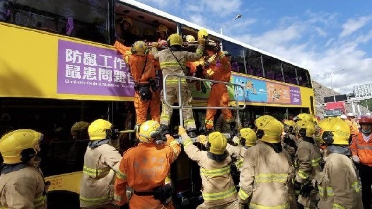 77 ранени при сблъсък на два двуетажни автобуса