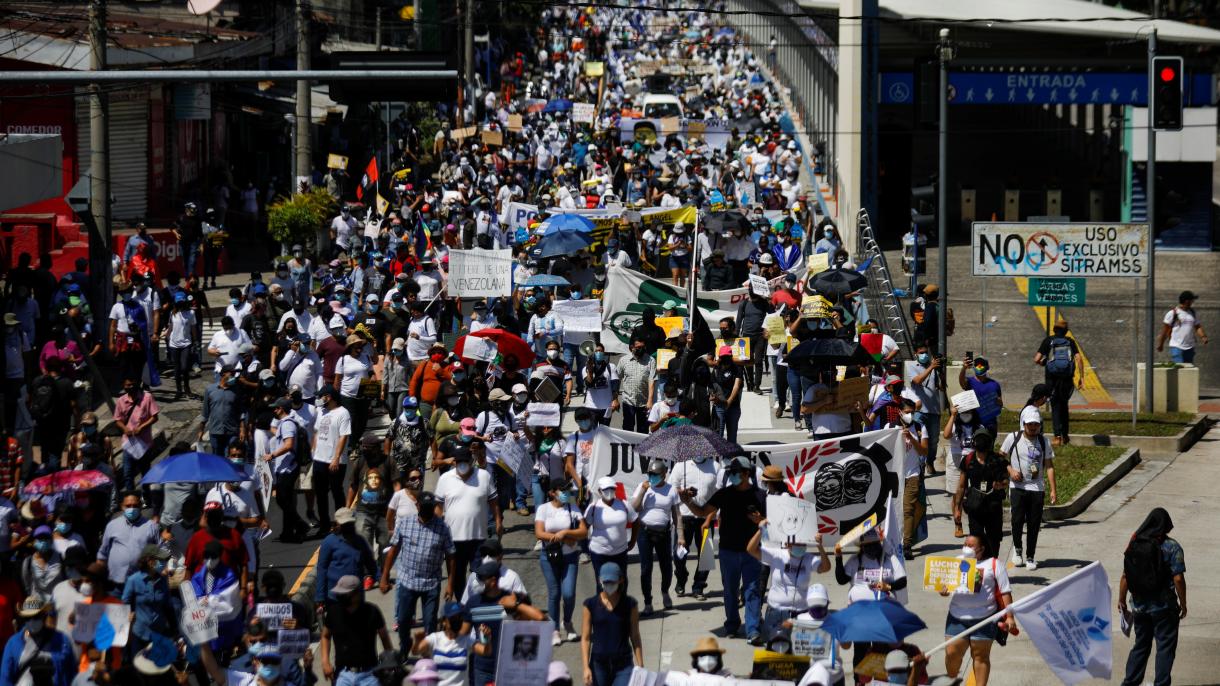 Protestas en San Salvador contra las políticas del gobierno de Bukele