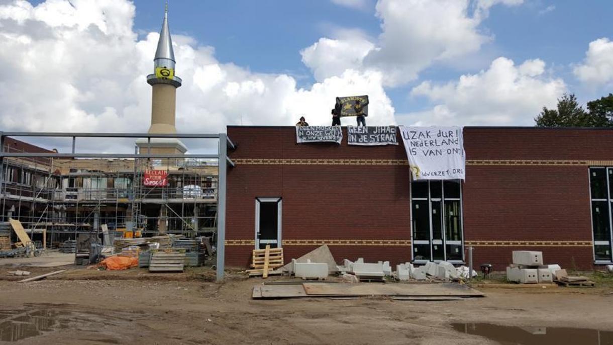 حمله به مسجدی در هلند