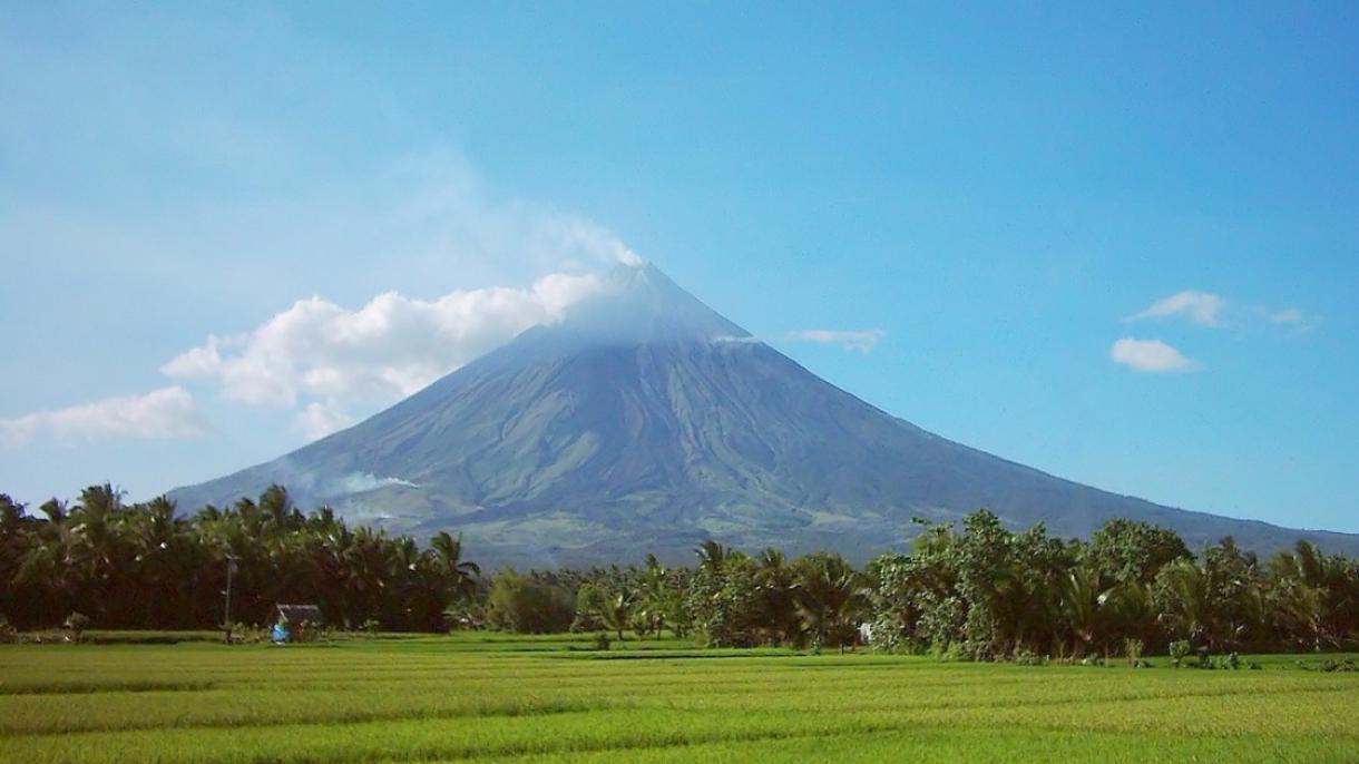 菲律宾马荣火山爆炸警戒提升