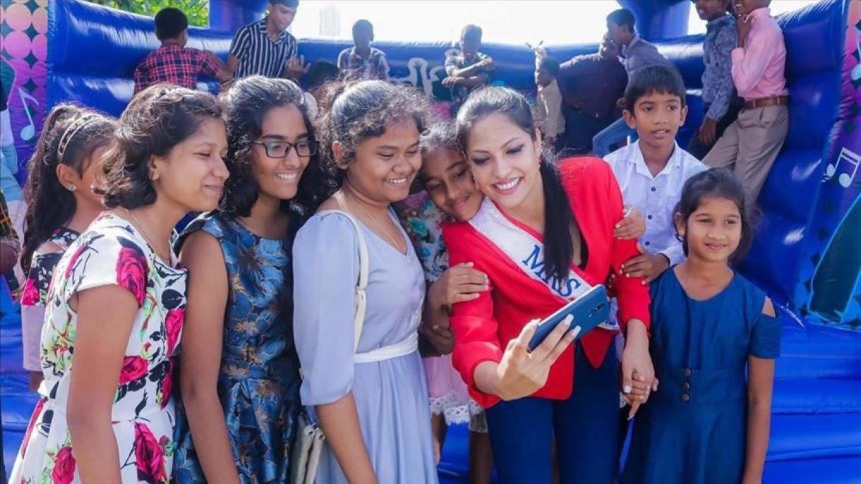 La ganadora de Señora Mundo 2020 ayudará a los niños que pasan necesidades en Sri Lanka