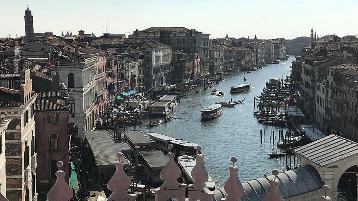Chuva forte deixa 70% de Veneza inundada