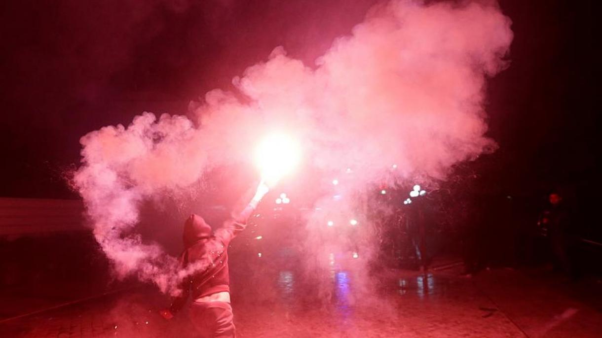 Resultan heridos muchos policías y protestantes en manifestaciones en Albania