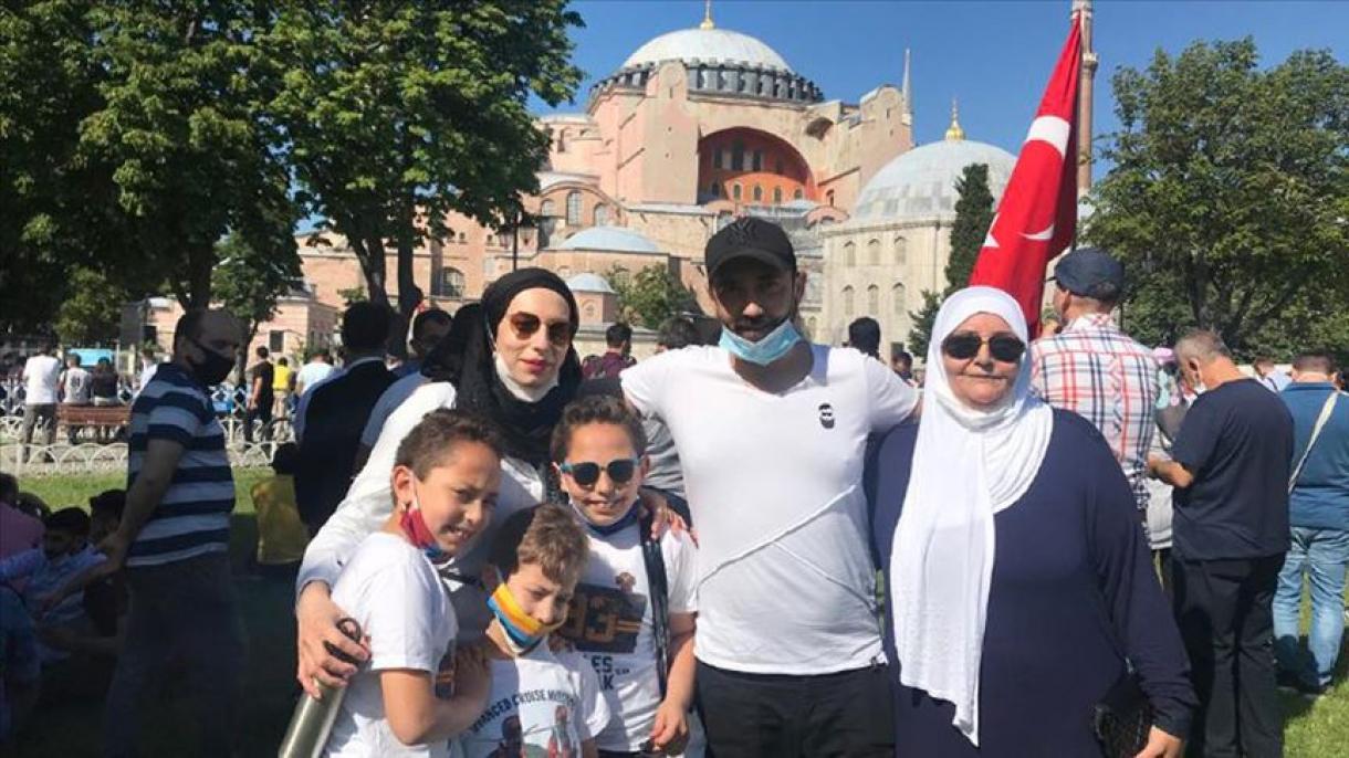غیر ممالک سے مسلمان آیا صوفیہ میں نماز ادا کرنے کے لیے ترکی آنے لگے