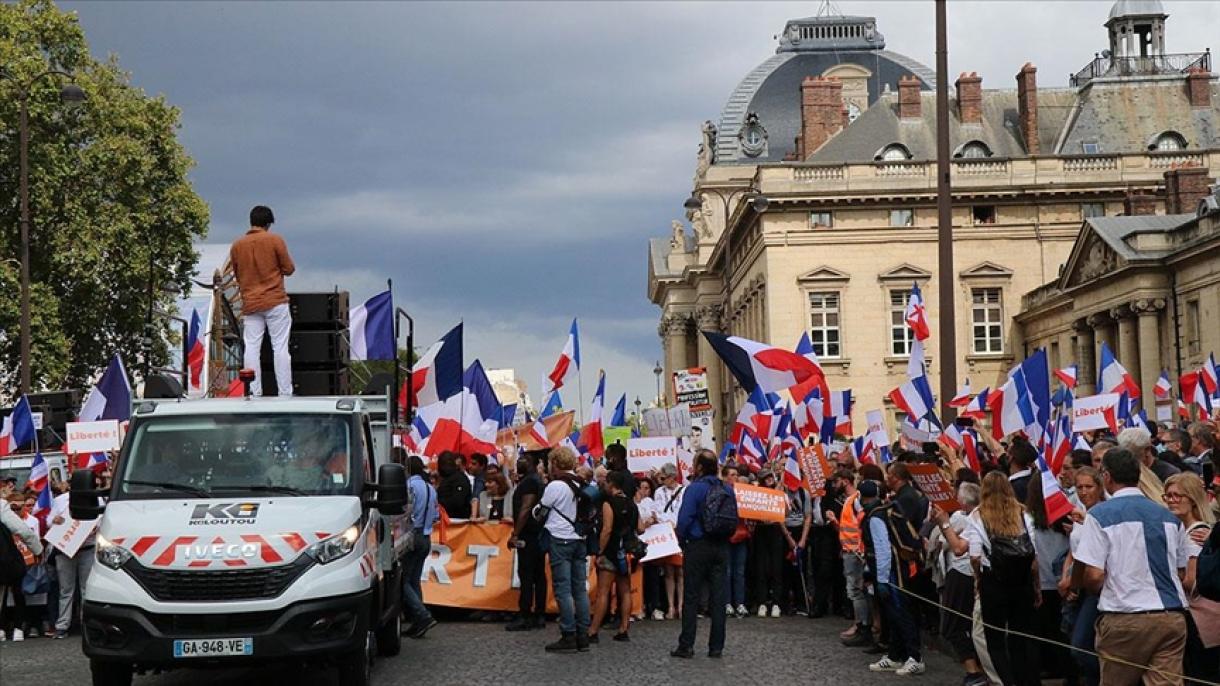 Protestos em França contra a revisão das reformas
