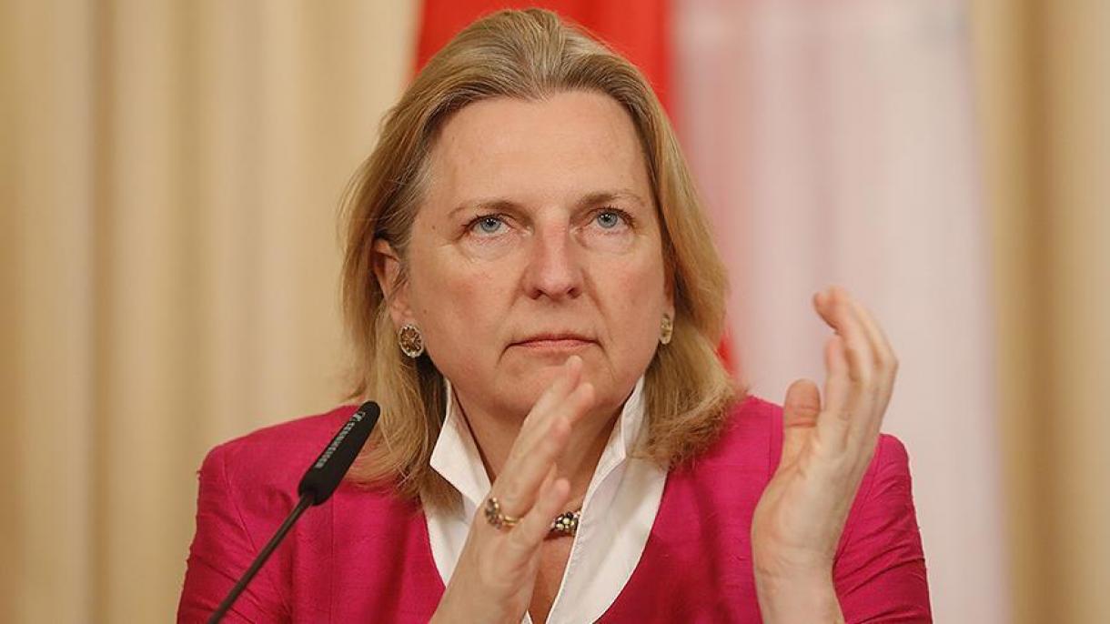 Ministra austríaca critica Trump: "A política mundial não é controlada como se fosse uma holding"