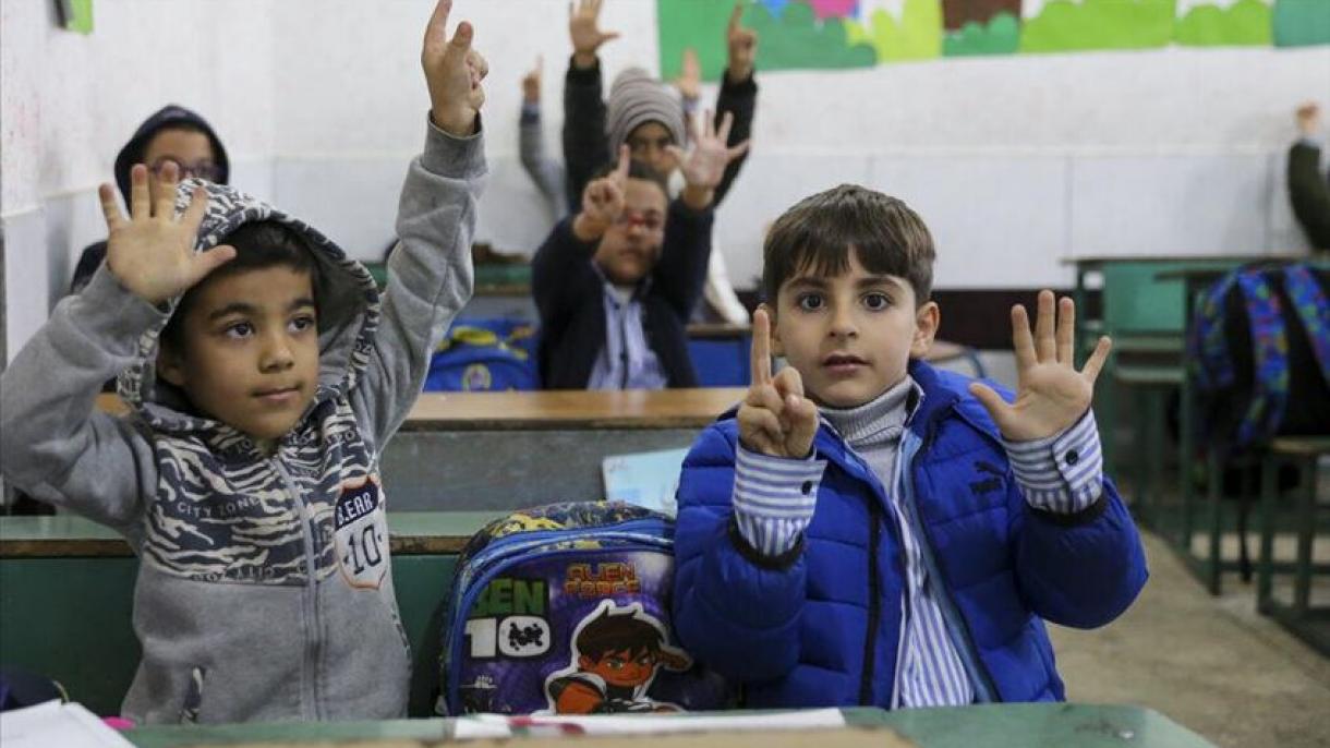 سال تحصیلی مدارس در ایران زیر سایه کرونا آغاز شد