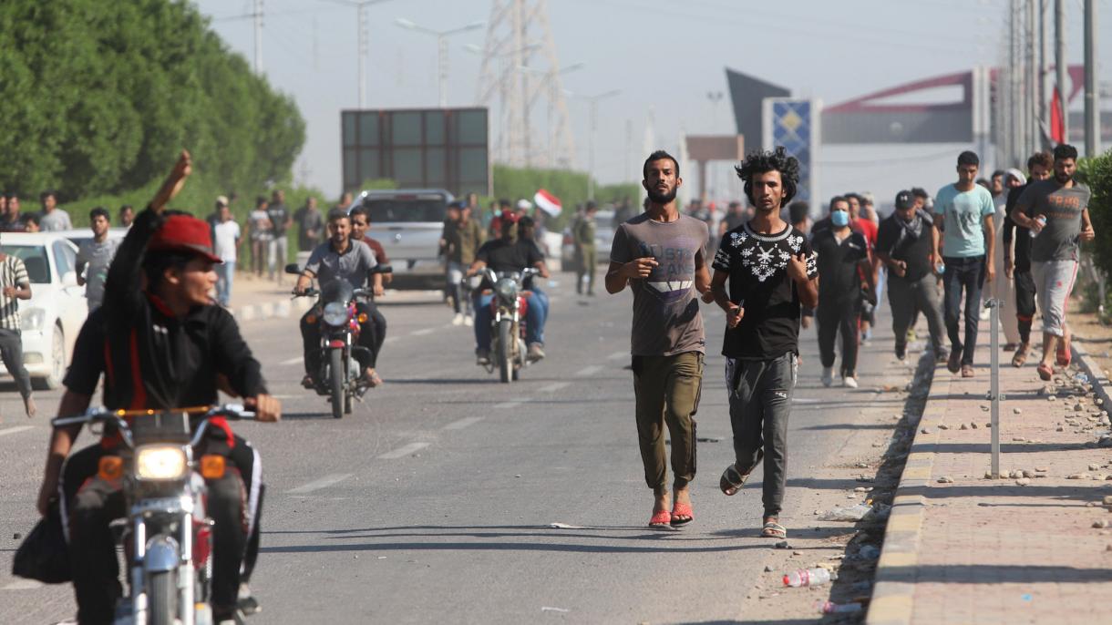 Демонстрантите блокираха основните пътища в Басра