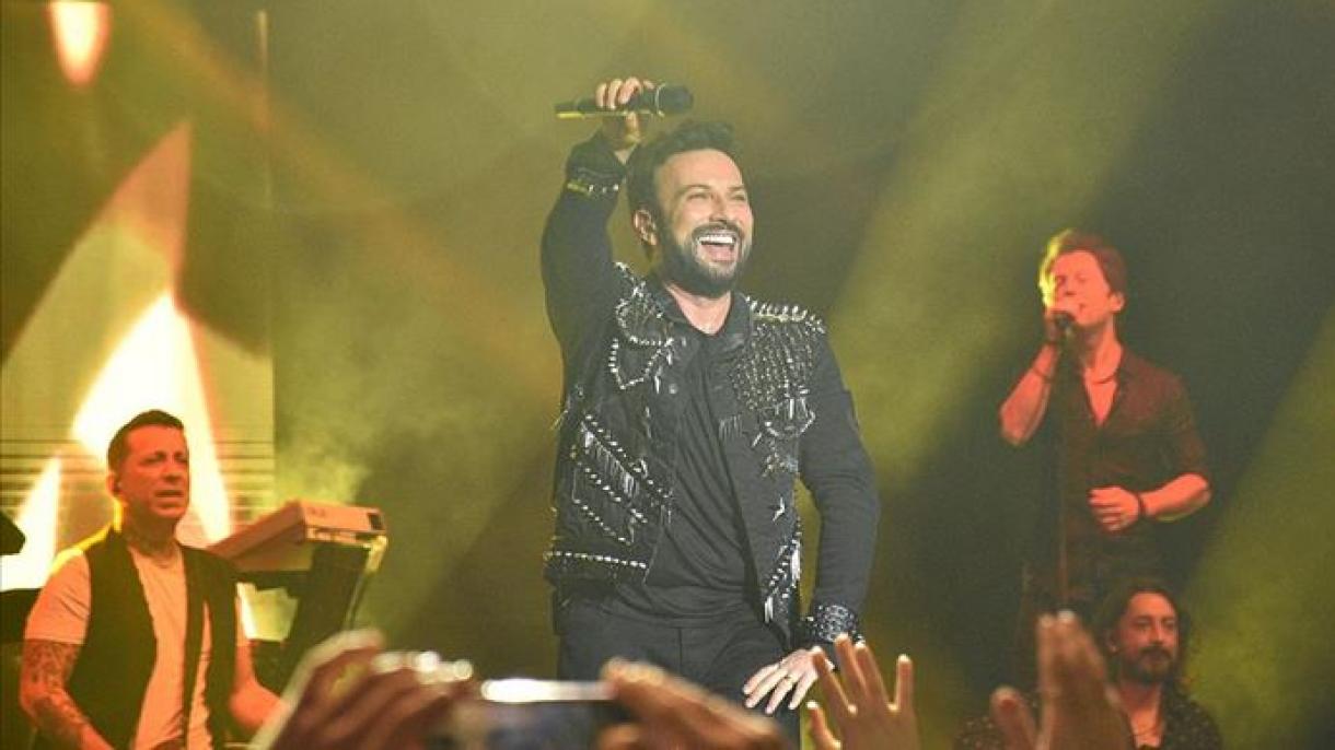 تارکان خواننده معروف ترکیه پس از 11 سال وقفه در اتریش بر روی صحنه رفت
