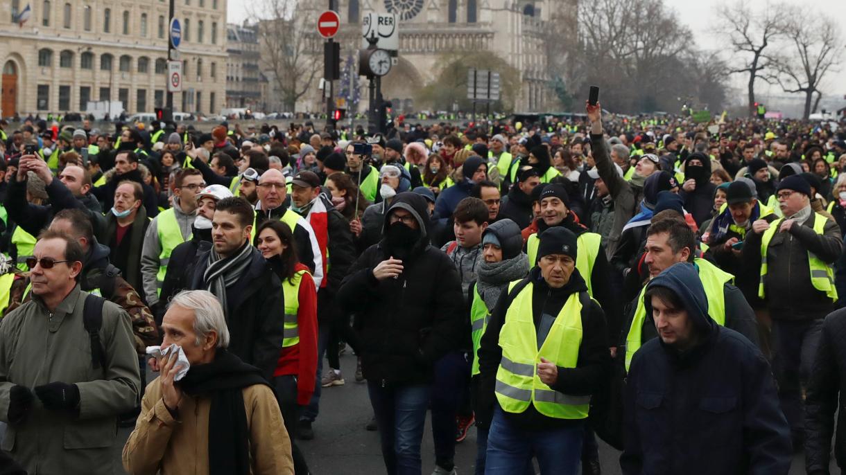 فرانس: ییلو جیکٹ مظاہرے، 25 ہزار مظاہرین سڑکوں پر نکل آئے