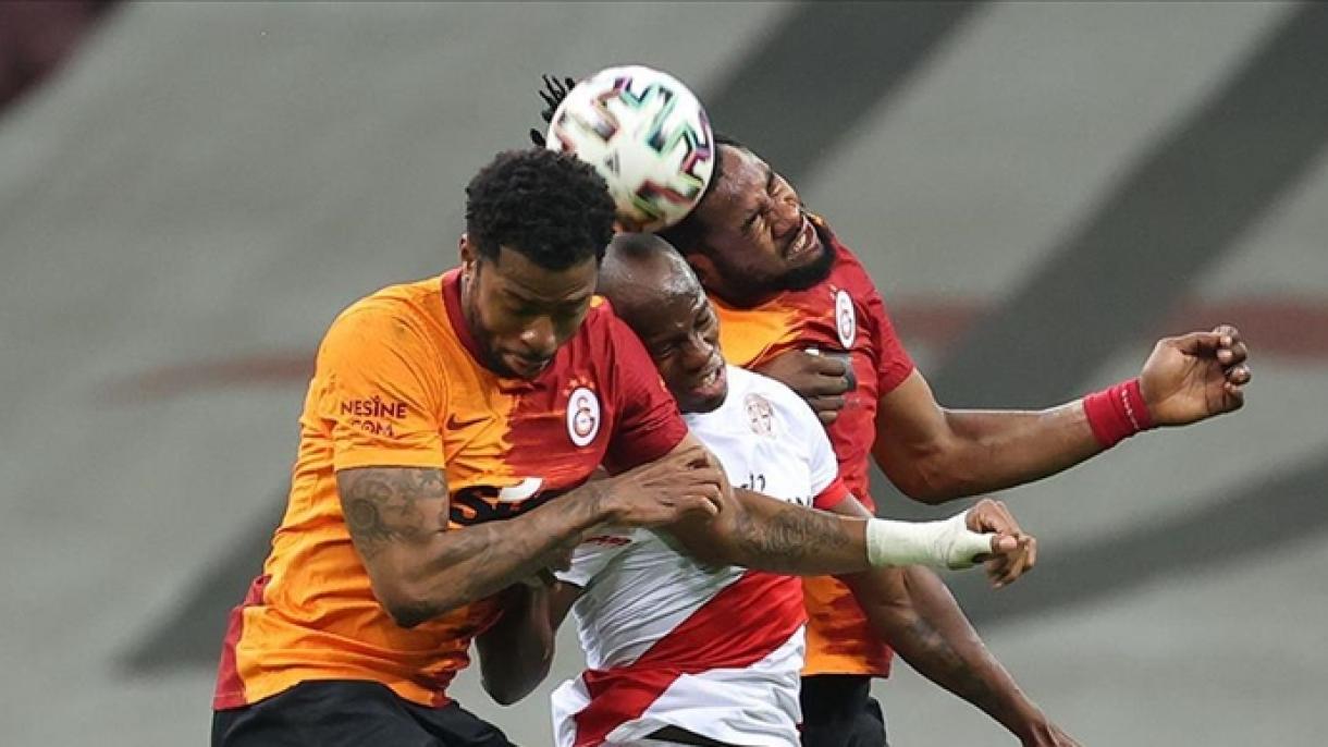 FIFA autoriza sustituciones adicionales de jugadores que sufren golpes en la cabeza