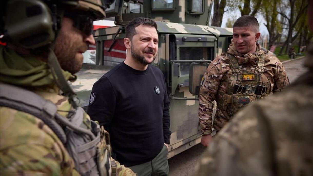 Zelensky ha visitato le unità militari nella regione di Zaporozhye