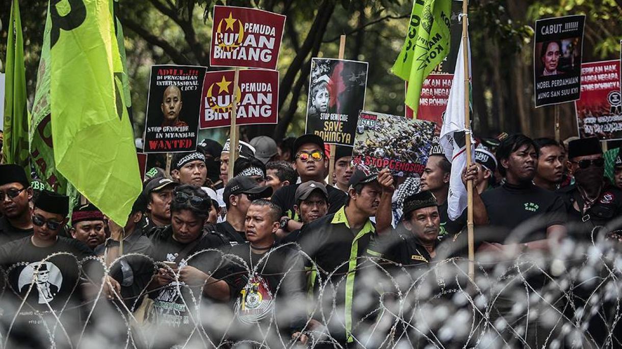 Ινδονησία-χιλιάδες Ινδονήσιοι διαμαρτυρήθηκαν για την σφαγή των μουσουλμάνων Ροχίνγ