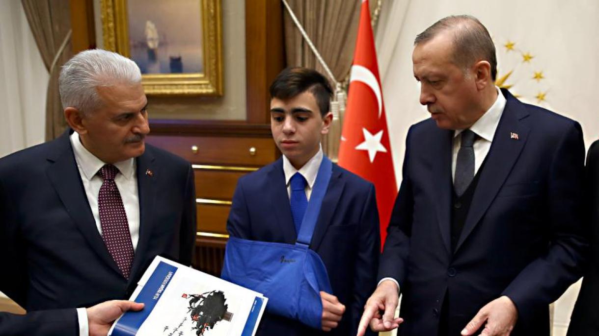 Erdogan recibe al joven palestino, símbolo de la resistencia en Jerusalén