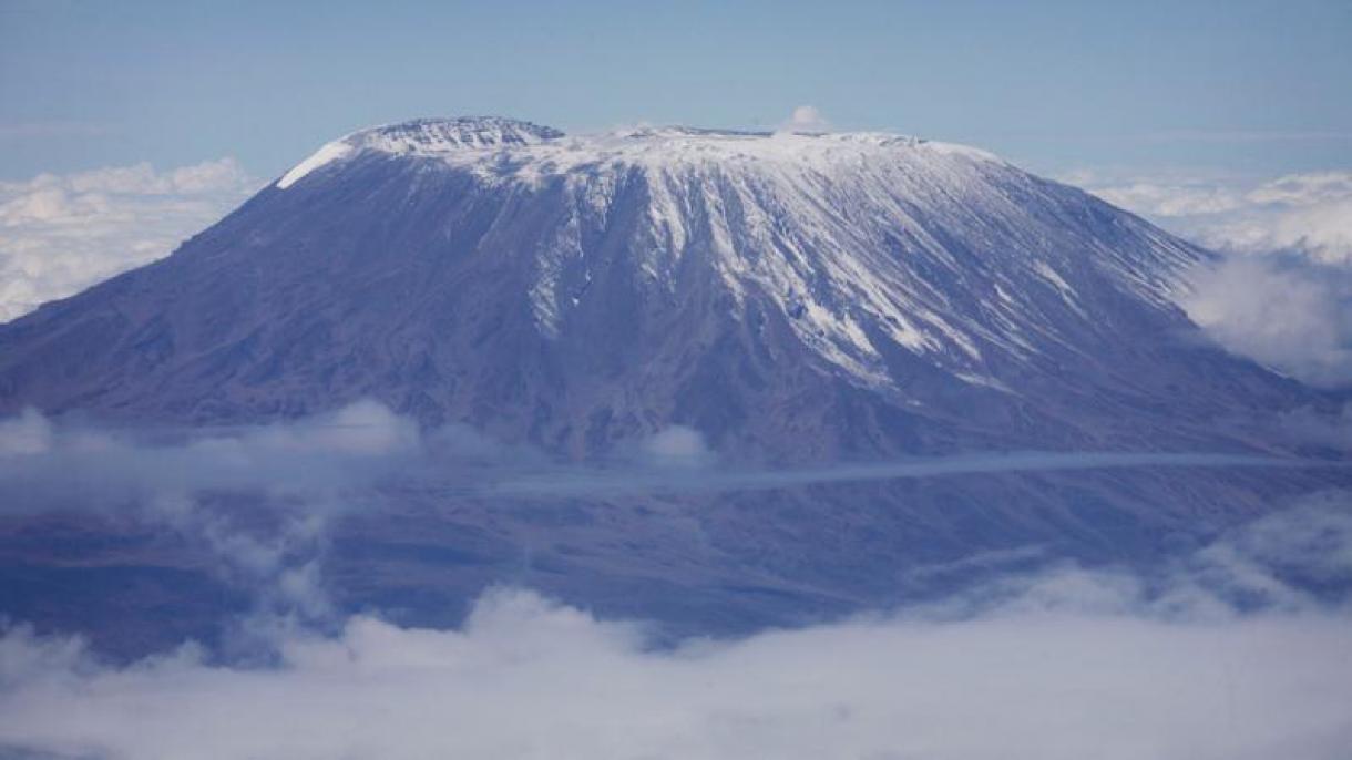 12 yäş’lek bala Kilimandjaro tawına mengän