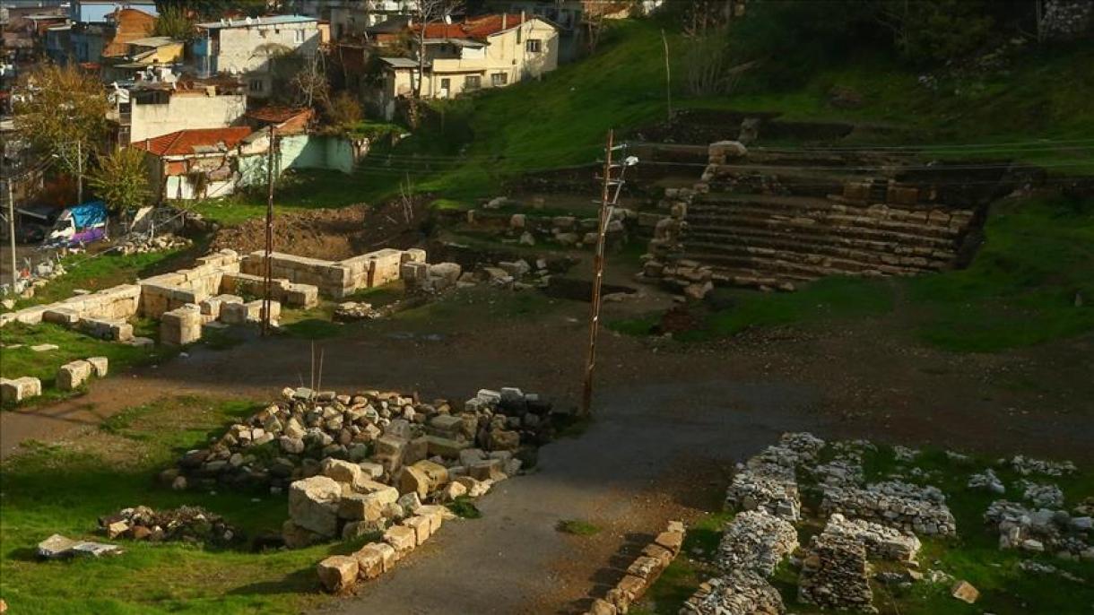 کشف بقایای آمفی تئاتر 2400 ساله در ازمیر ترکیه