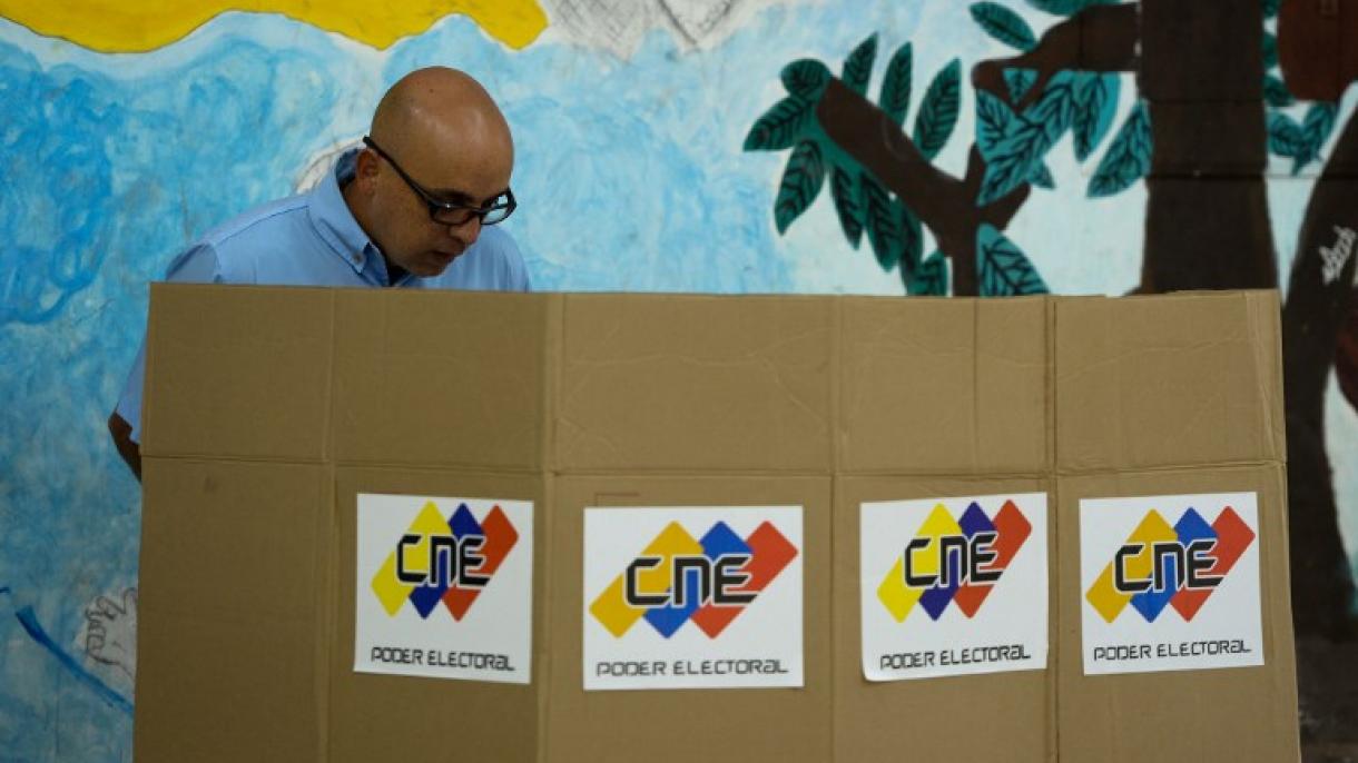 Venezuela extiende el plazo para inscripción de candidatos a presidenciales