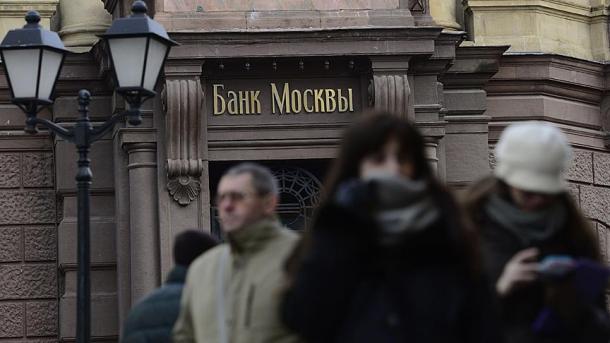 Rússia: Salário médio cai 34 por cento em 2015
