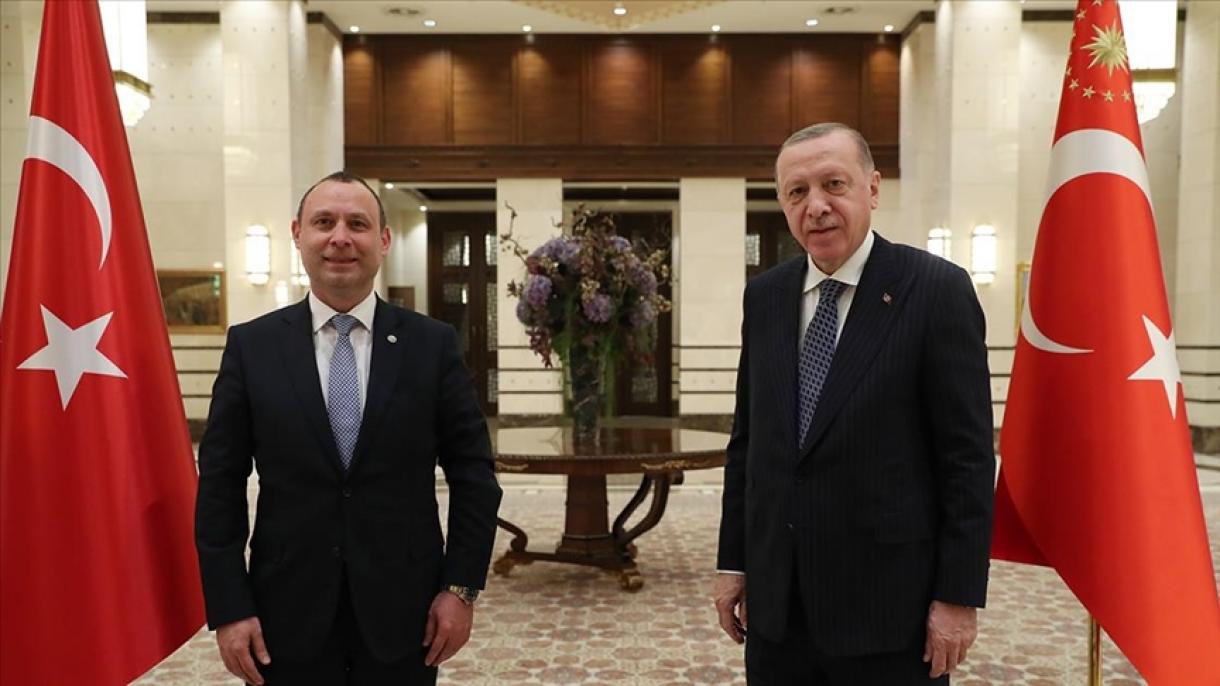 Эрдоган Европадагы түрк жарандык коомдук уюмдарынын өкүлдөрүн кабыл алды