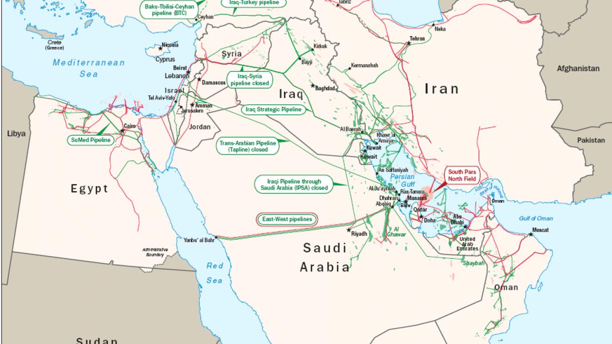 نزدیک شدن قایق های ایرانی به ناو آمریکایی در تنگه هرمز