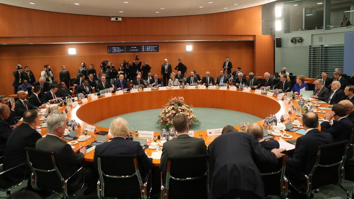 گردهم آیی نمایندگان 12 کشور، 4 سازمان بین المللی و طرفین بحران لیبی، بر سر یک میز